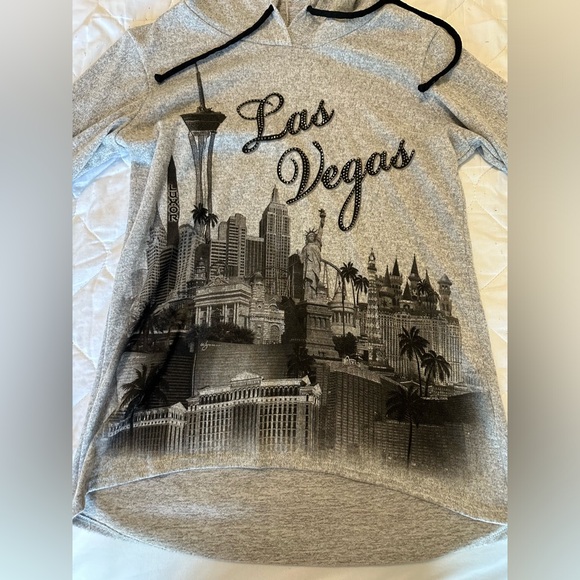 Las Vegas Sweater - Picture 2 of 4